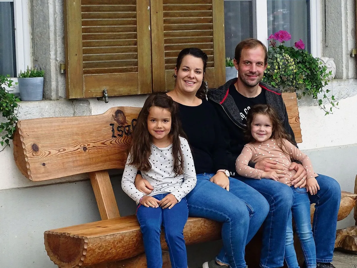 68acf000c745bc508690d516f4938687f28e80bb7b845b71136386cce5c94387 Für Andreas und Isabelle Kamber aus Laupersdorf ist neben der Landwirtschaft auch die Familie mit ihren Kindern Sophie und Emelie sehr wichtig.