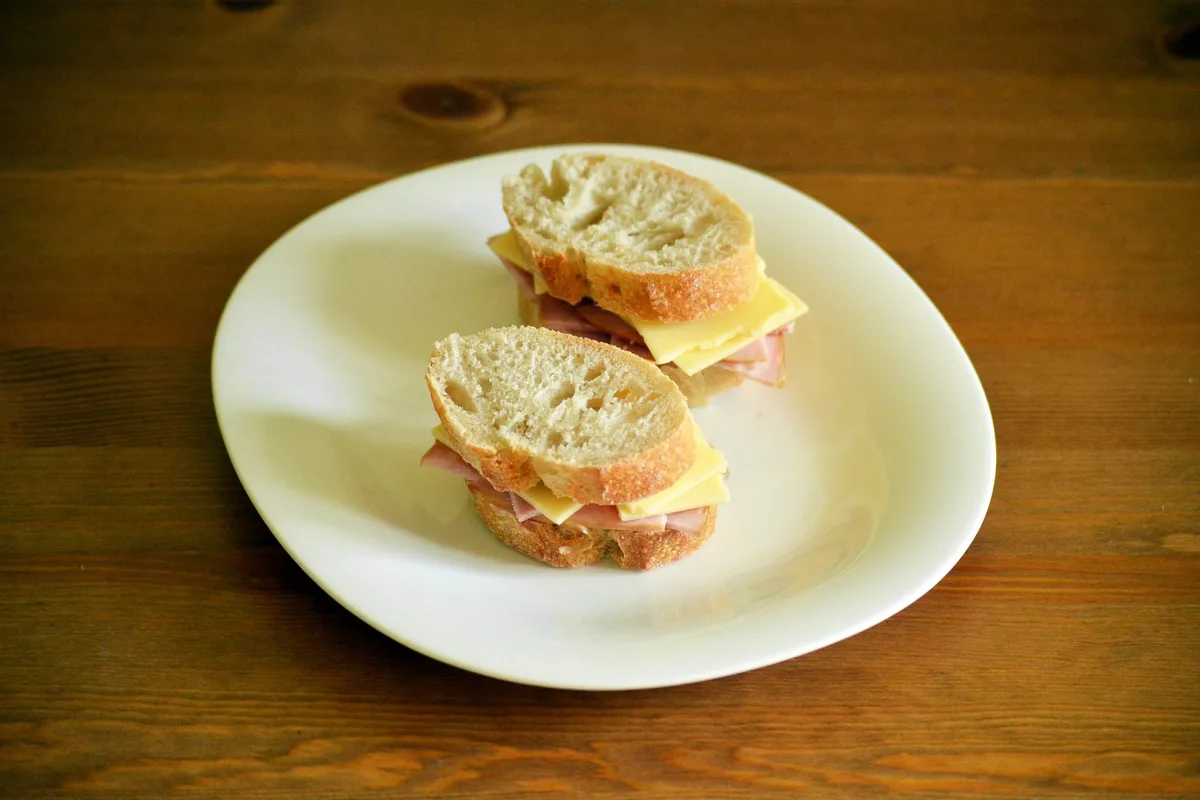 sandwiches_Q_K Der Bund fördert Fleischkonsum zu sehr und Veganer zu wenig, findet Vision Landwirtschaft