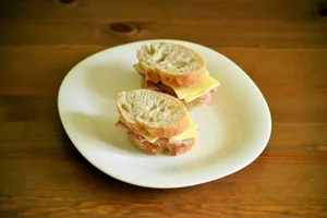 Gutes Sandwich oder böses Sandwich? Vision Landwirtschaft kritisiert eine «weitgehende staatliche Beeinflussung der Ernährungsgewohnheiten».
