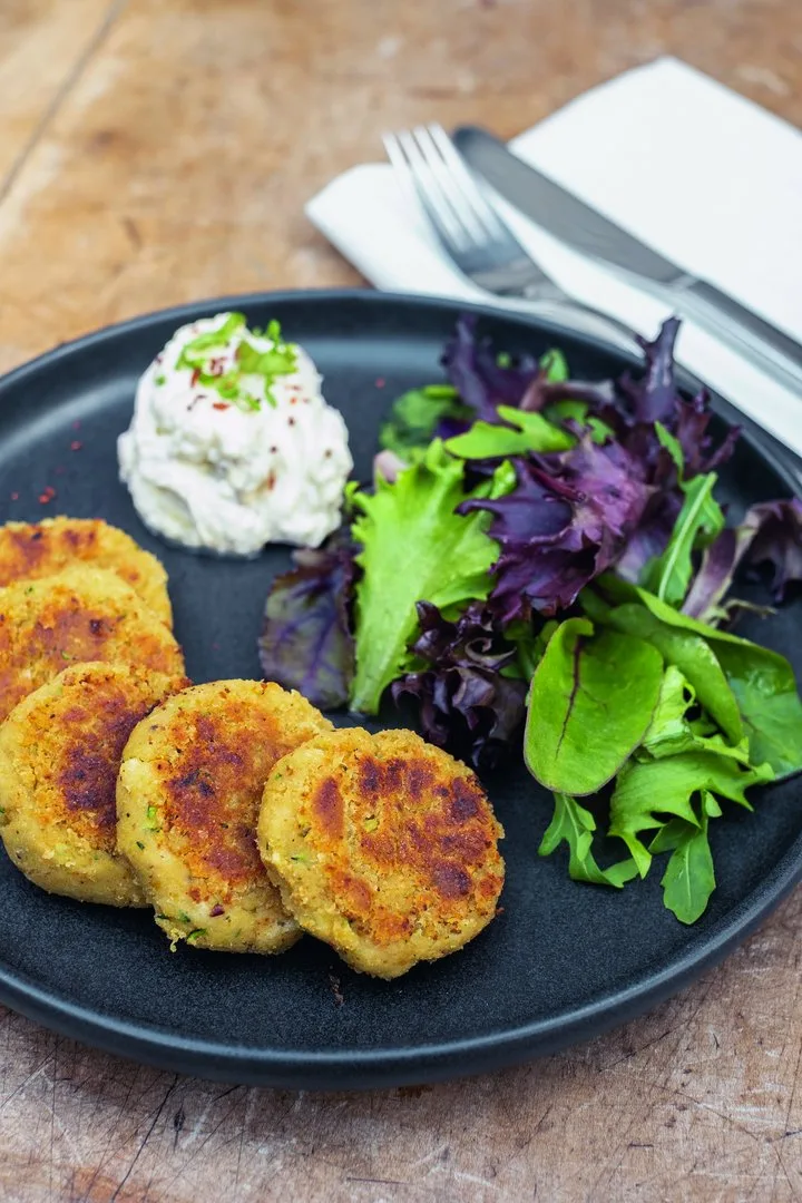 Ob_Zucchettitätschli__Falafel__Kuchen_oder_Zucchhetti-Drink_-_das_Sommergemüse_lässt_sich_vielseitiger_verwenden__als_man_vellleicht_denkt._Bild_Birgit-Cathrin_Duval So bringen Sie Zucchetti abwechslungsreich auf den Tisch und machen sie haltbar