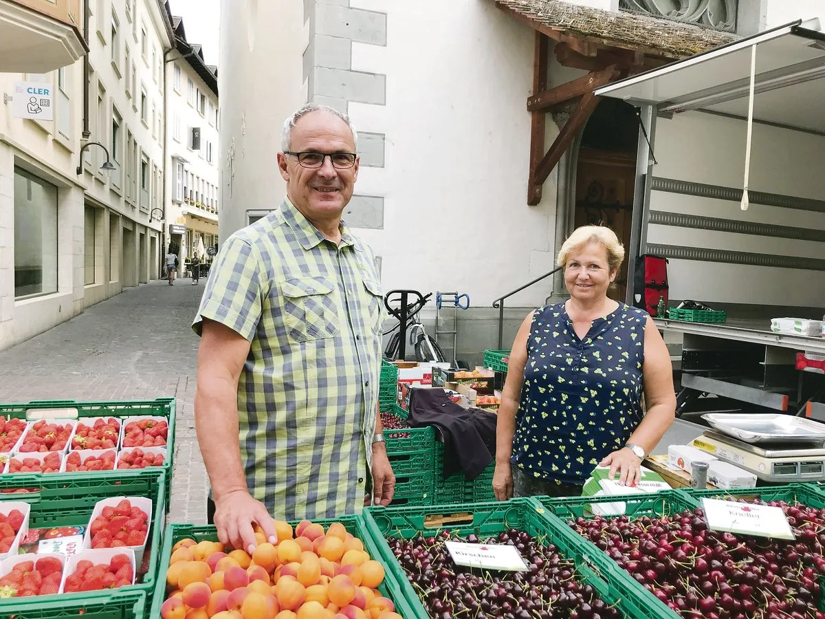 178ce301e378c6fd2879dcebfb5a2882e68cf589 Lange Tradition: Josef und Heidi Würms aus Ramsen verkaufen ihr Obst schon seit über vier Jahrzehnten am Schaffhauser Wochenmarkt.