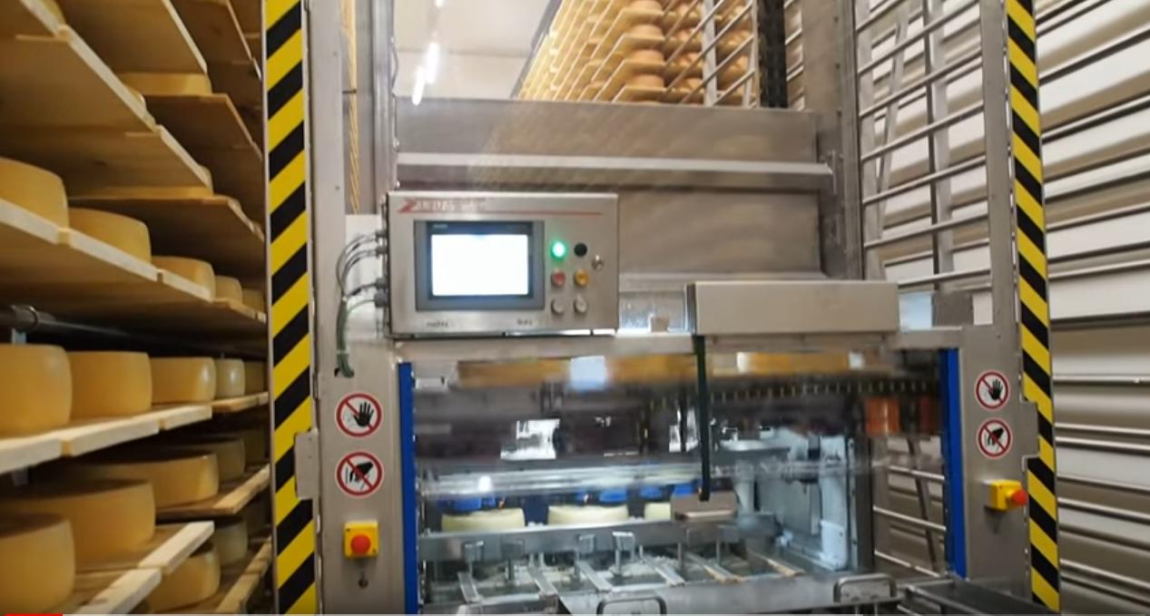 Die Käserei in Orsière verfügt über einen robotergesteuerten Reifungskeller. (Symbolbild Screenshot Youtube/Das- Käseportal)