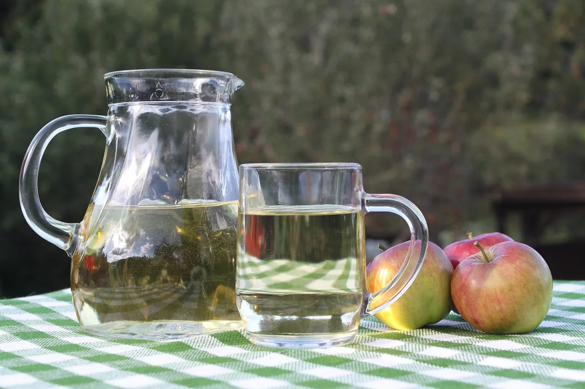 alpfelsaft-tisch Weniger Mostobst, wegen vollen Lagern trotzdem weiter Rückbehalte