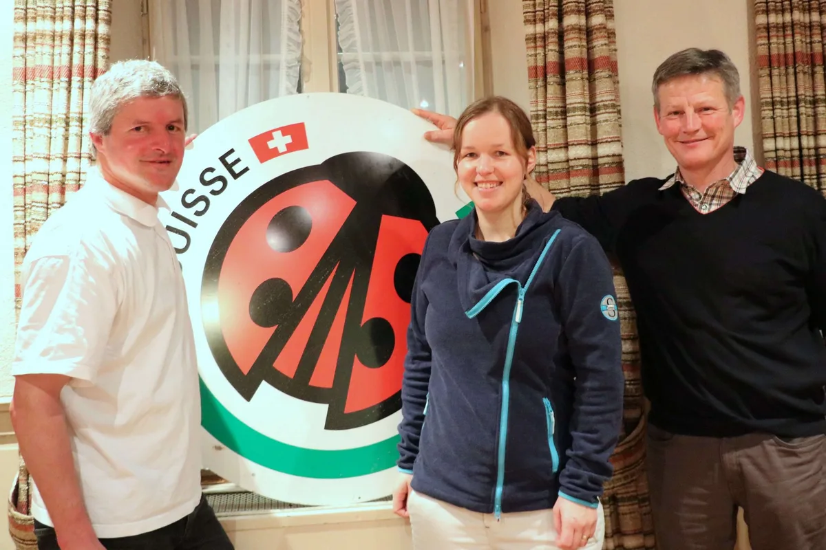 4ffcce18082d05903deb8196b3508f45a220c34c Alfred Vogt, Geschäftsführer der Aargauer IP-Bauern, das neue Vorstandsmitglied Tamara Uebelmann Vogt und Präsident Werner Frey. (Bild Ruth Aerni)