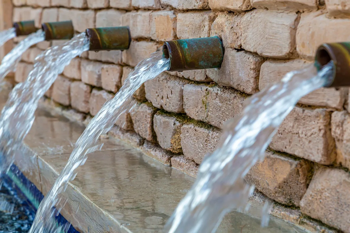 wasserrohre_analogicus Motion für Finanzierung der Wasseraufbereitung durch Verursacher überraschend angenommen