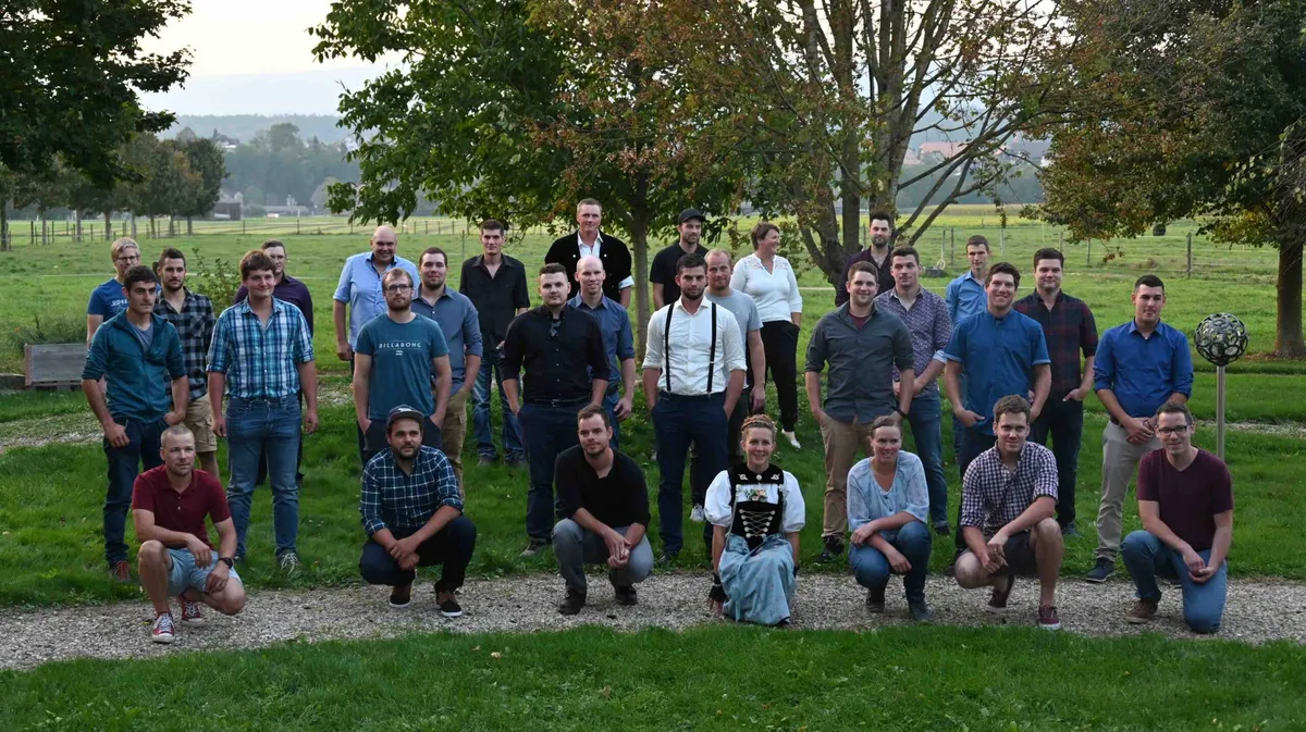 d283b27e76ff76eb9fd034bba5d983d733acab28 Bestes Wetter begleitete die BLS-Absolventen des Inforama bei ihrer Diplomfeier. (Bilder BauZ/aw)