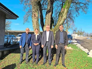 V.l.n.r.: Bernard Belk (Direktionsbereich Direktzahlungen), Noémie Zink (Digitalisierung und Datenmanagement), Christian Hofer (Direktor) und Simon Lanz (Fachbereich Agrarpolitik und Strategieentwicklung) vom BLW.