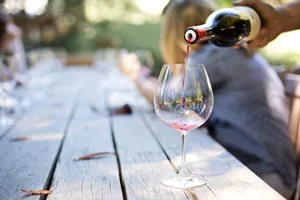 Ein ausgewogenes Zucker-Säureverhältnis sorgt trotz wenig Erntegut für ein interessantes Geschmackserlebnis beim 2021er Wein.