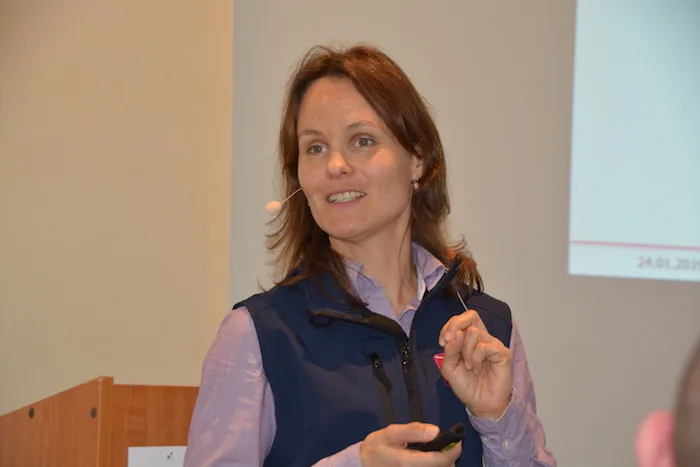 f9269282d668919e2ef4fdac5de0ff9ceb5a76f3 SGD-Tierärztin Corinne Giese referierte über die Anwendung von Arzneipflanzen im Schweinestall. (Bild aem)