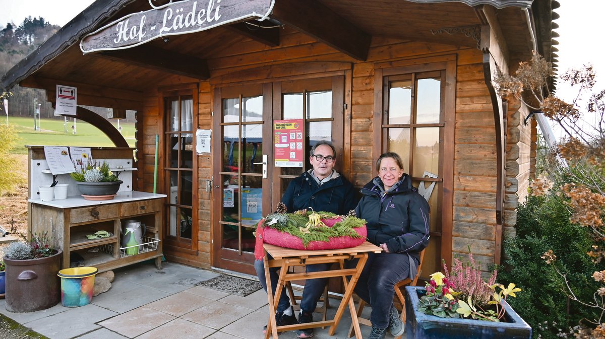Bettina Tiefenbach und Andreas Kocher haben mit ihrem Hof noch grosse Pläne. Der Verkaufsraum soll vergrössert und der Einkauf zum Erlebnis werden. (Bild Andrea Wyss)