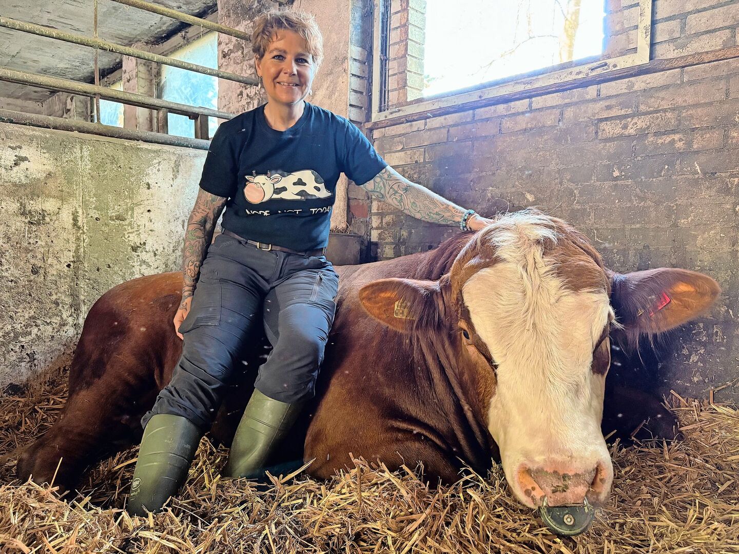 Janine Rieder und «Watson»: Ihr und ihrem Partner ist bei den Stieren auf dem Hof ein guter Charakter wichtig. «Munis sind chillig», sagt sie, aber Respekt und den Kopf bei der Sache müsse man trotzdem immer haben.