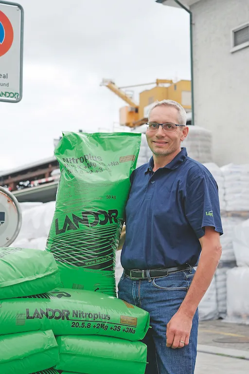 Smart Farming-Daten sind für Roland Walder von der Landor wichtig. Es braucht jedoch weiterhin die Erfahrung des Landwirts. Bild: Beat Schmid