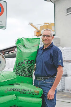 Smart Farming-Daten sind für Roland Walder von der Landor wichtig. Es braucht jedoch weiterhin die Erfahrung des Landwirts. Bild: Beat Schmid