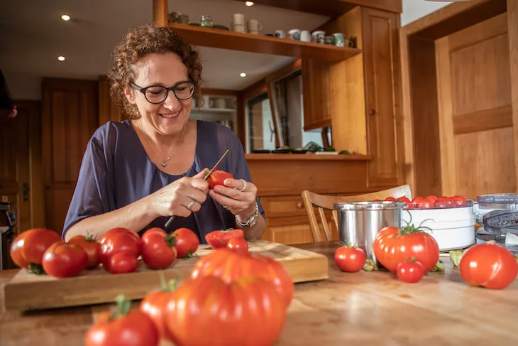 823e4ef540c67586bca1dd09093f34f6ee8f15e4 Lotti Baumann ist Bäuerin in Beinwil am See und setzt sich gegen Food Waste ein. (Bilder Pia Neuenschwander)