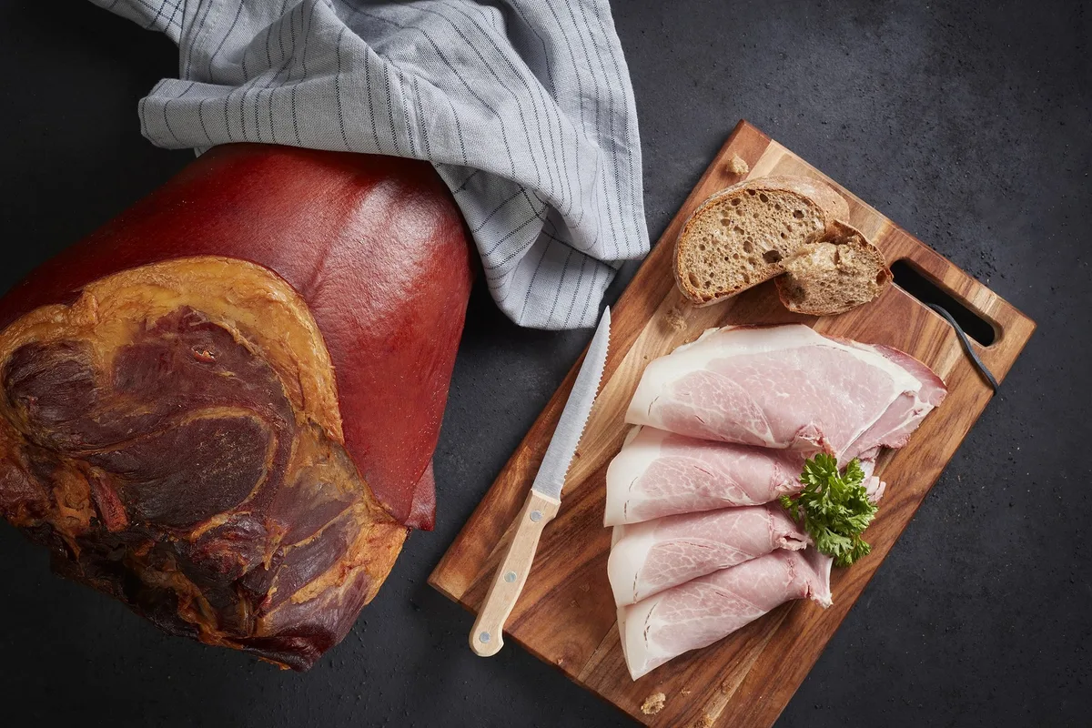jambon-borne Die ersten Jambon de la Borne AOP und Boutefas AOP sind auf dem Markt
