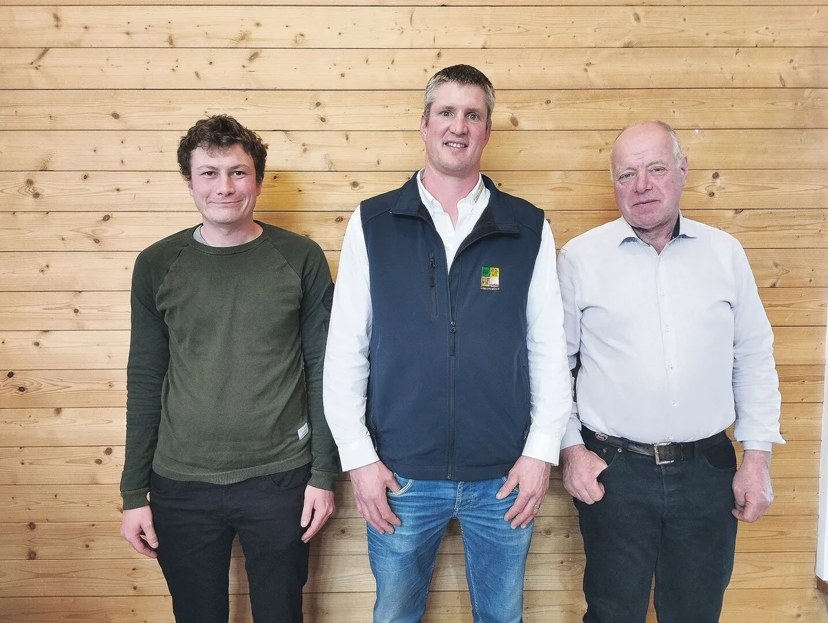 1d18ed86e49e84305b40da4c22baec3238fd331ad531aa8aa6b87990d2f7332b Jonas Meyer (neu im Vorstand), Roman Strupler (Präsident), Gérald Chételat (tritt zurück) (v. l. n. r.).