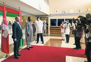 Andreas Aebi auf Besuch in Burkina Faso: Seine internationale Präsenz im Präsidialjahr stösst auf viel Lob.