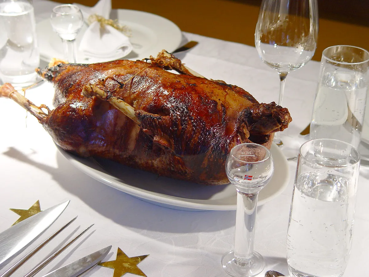b8e580839740bb29a3694ffb21498078e5737e66 Ein beliebter Vogel an Weihnachten: Die Weihnachtsgans ist ein typisches deutsches Weihnachtsmahl. (Bild Jürgen Howaldt / Wikimedia)