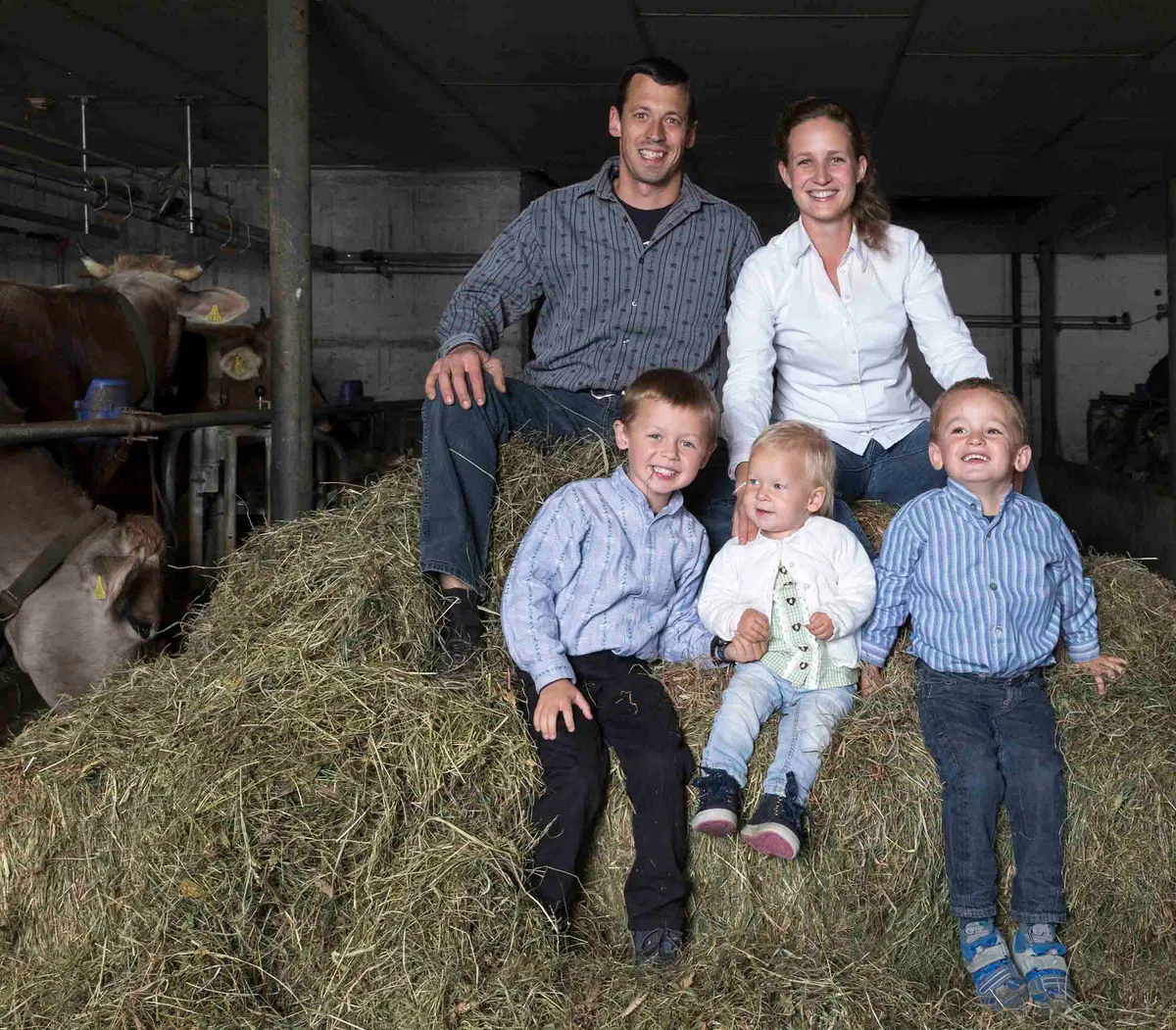 e0cb8810de460f78e5e04486840705e32027bc13 Markus und Sandra Hürlimann mit ihren drei Kindern (v.l.n.r.): Marcel (5), Nadja (1) und Silvan (3). (Bilder Johanna Bossart)