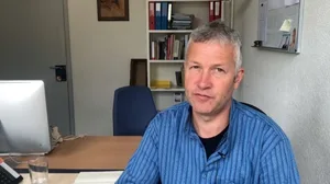 Testet für die BauernZeitung das neue Agate: Landwirt Peter Aeschlimann. (Bild jw)