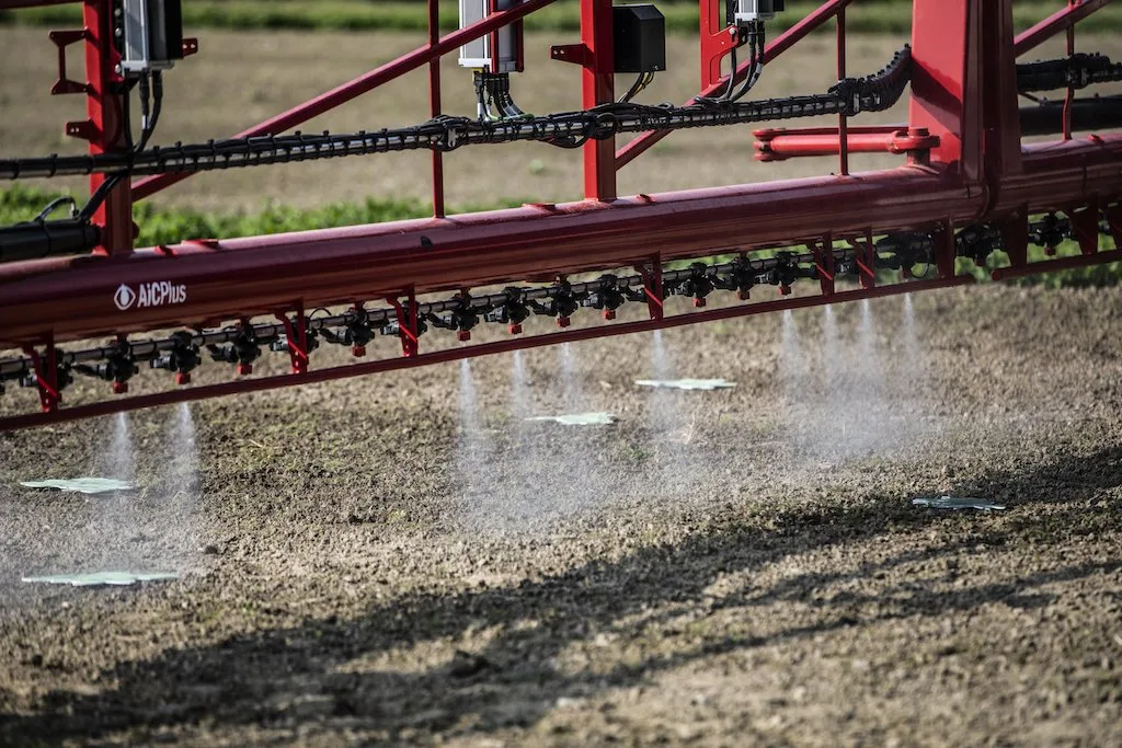 e06c3b13188699c82344a1fa3b2f3d932b38da4d Agrifac entwickelte mit Need Farming Technologien, die nur dort spritzen, wo Unkraut vorhanden ist. Bild: Pia Neuenschwander