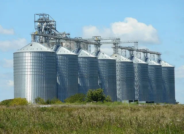 cf053e281a3c8dc94e1ae6cd4be769733ae3ae0f Wegen der schwierigen Rettung aus dem Silo konnte der Arbeiter nach Stunden nur noch tot geborgen werden. (Symbolbild Pixabay)