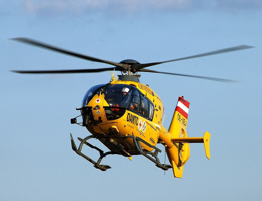 366a0f455b4998431cf15f237184f55abd82ddcc Österreichischer Rettungshelikopter. (Symbolbild Markus Schoepke/Flickr/CC BY-SA)