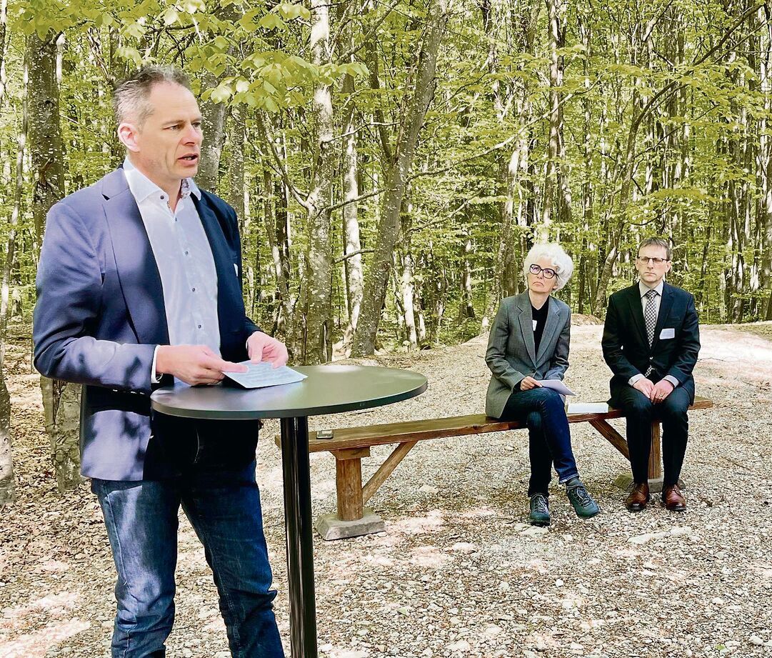 David Eray, Katrin Schneeberger und Stefan Müller informierten in der Ajoie vor Ort im Wald.
