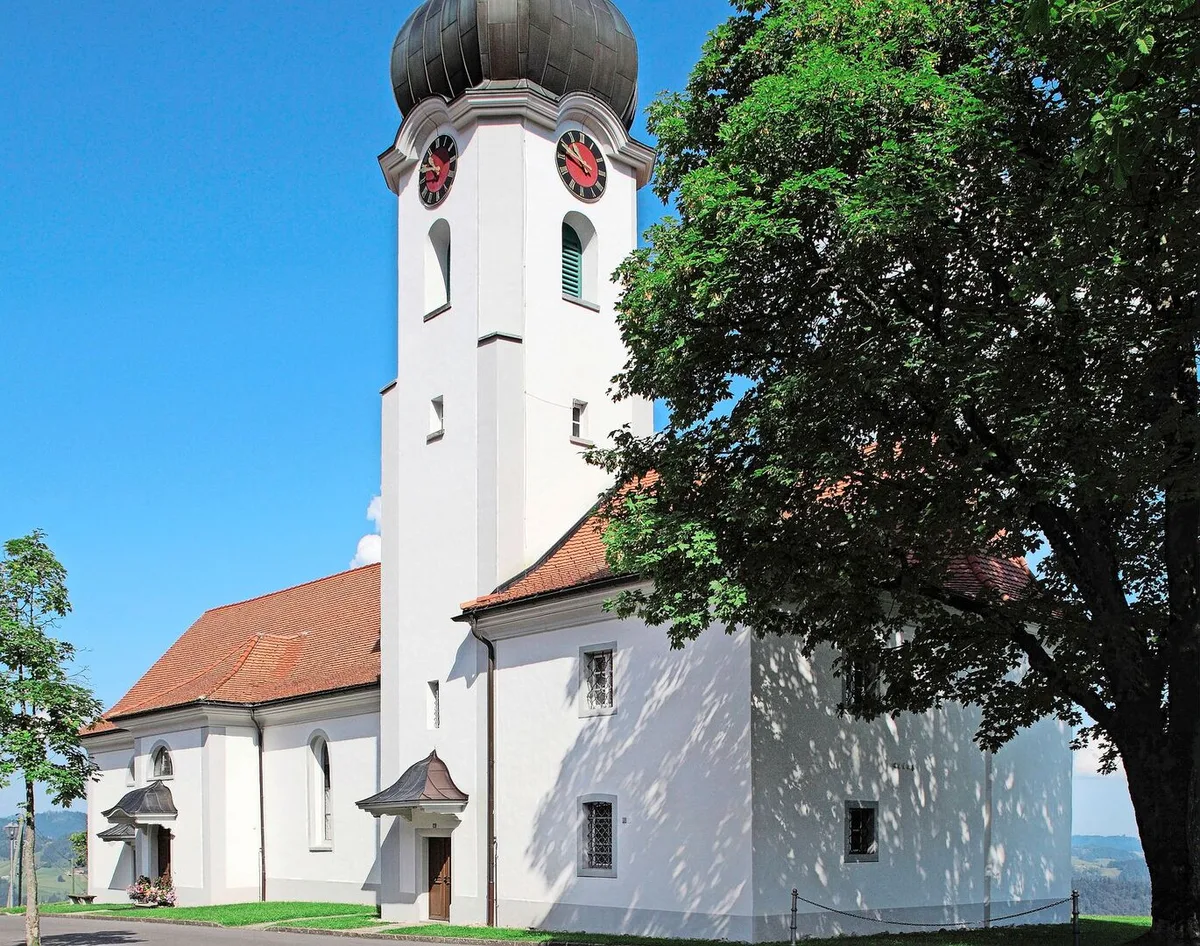 b7dd503de49a595062936f6bc24539443080636cb77bbfeb9b83f3aceea1c7b0 Die Wallfahrtskirche von Heiligkreuz im Entlebuch. Heiligkreuz gilt als Kraftort.