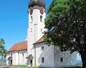 Die Wallfahrtskirche von Heiligkreuz im Entlebuch. Heiligkreuz gilt als Kraftort.