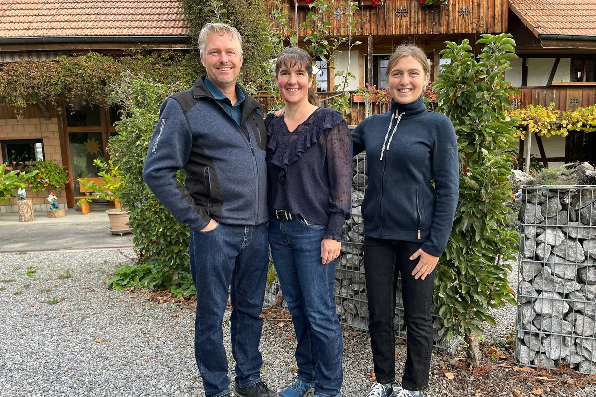 IMG_6486.jpg Bernhard, Iris und Lorena Hänni waren die Gastgeber des Fokustages «Kompost, Keime und Kohlenstoff» in Noflen.