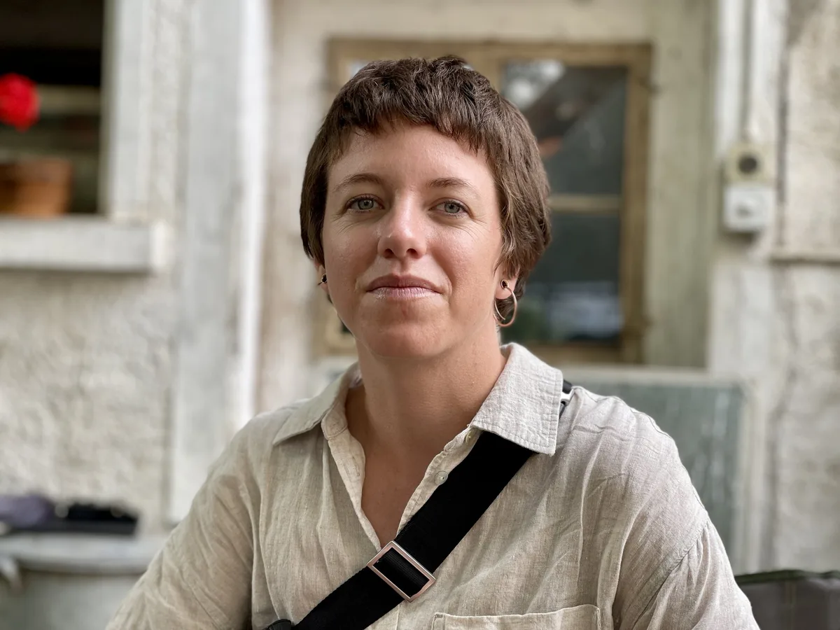 Porträt von Producerin Jessica Hefti.