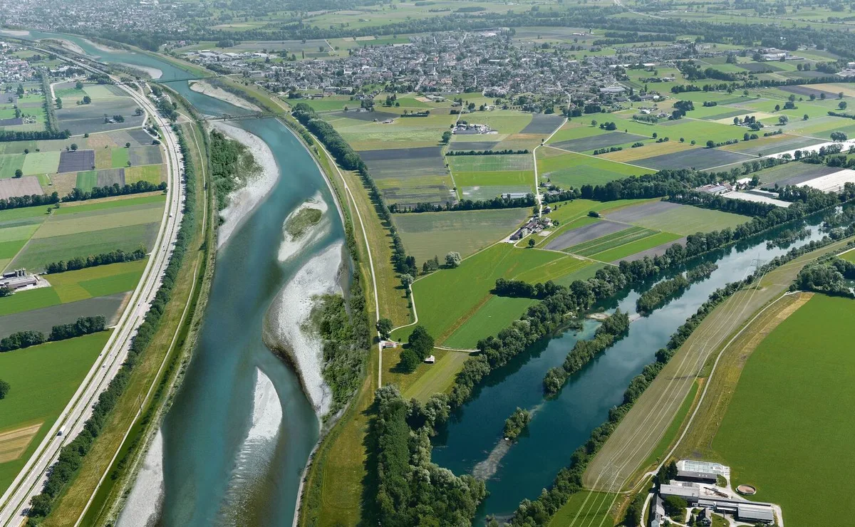 520e079cdb058899a6e5d0d0ce0eec60cf674f3a5f9fc7cea34a38f735dd13fe Durch das Hochwasserschutzprojekt wird der Gewässerraum ausgedehnt. Fruchtfolgeflächen gehen verloren.