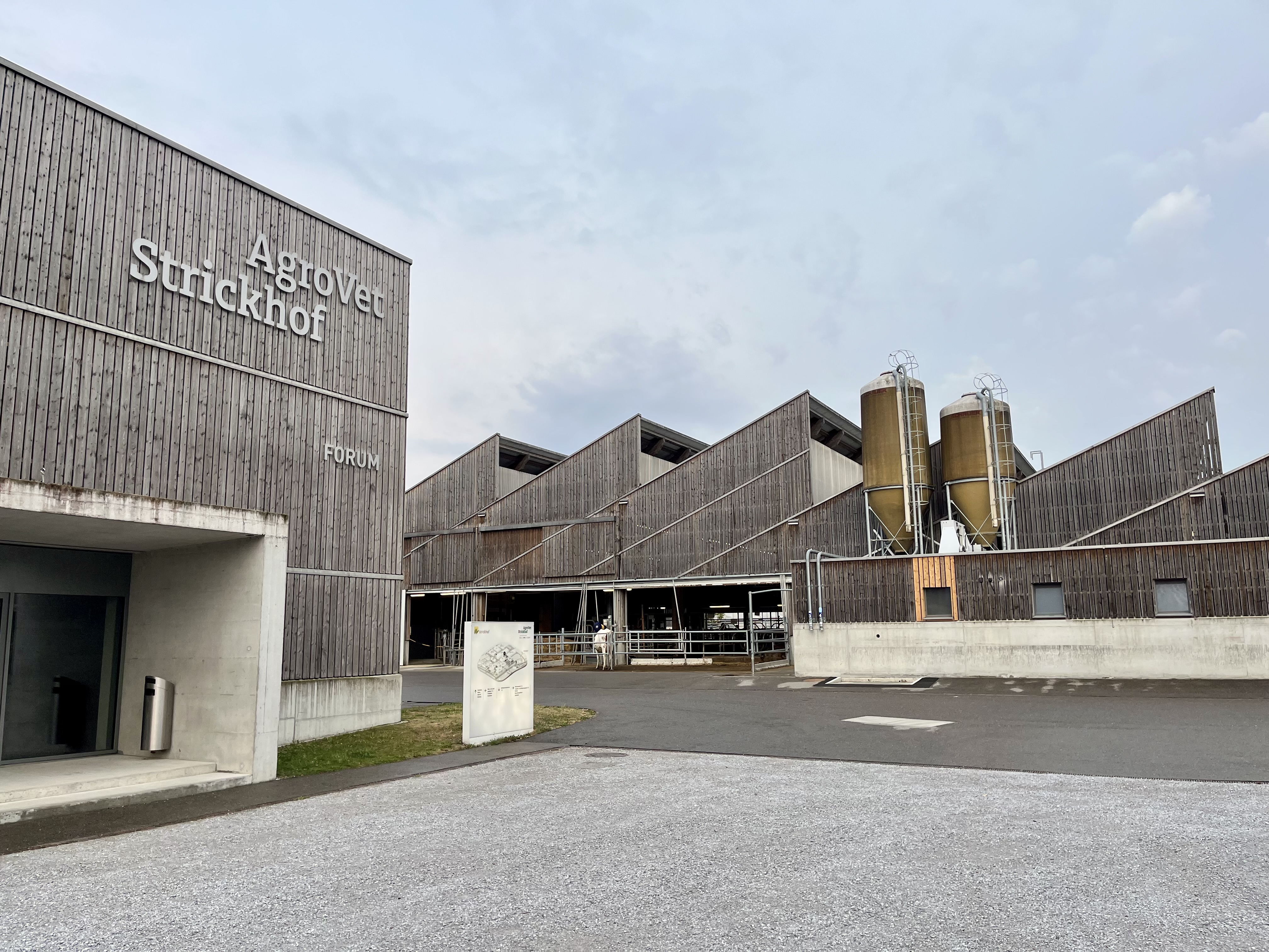 AgroVet-Strickhof in Lindau: Die Kooperation zwischen ETH Zürich, Universität Zürich und Strickhof wird ab 2027 neu geordnet – mit Folgen für Standorte und Personal.