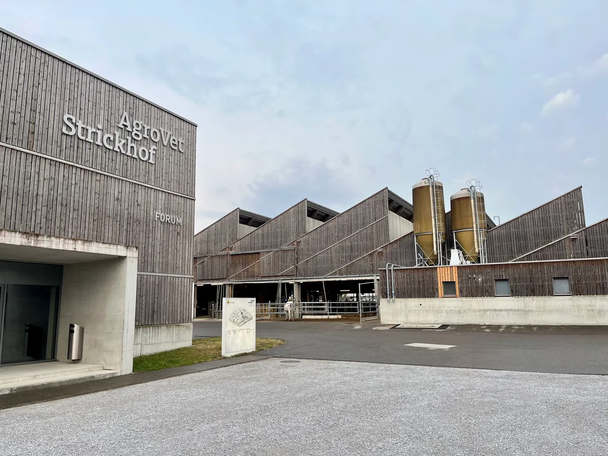 AgroVet-Strickhof in Lindau: Die Kooperation zwischen ETH Zürich, Universität Zürich und Strickhof wird ab 2027 neu geordnet – mit Folgen für Standorte und Personal.