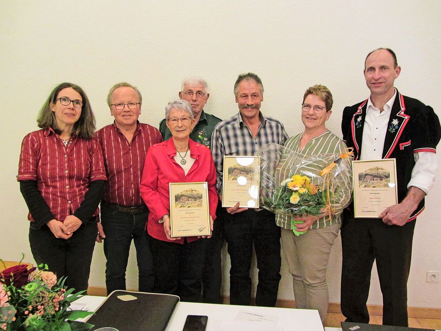 Die Geehrten (v. l.): Susanna Lardi und Peter Portmann, Anni und Franz Renggli, Irene und Werner Rychener, Walter Schnider.