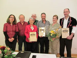 Die Geehrten (v. l.): Susanna Lardi und Peter Portmann, Anni und Franz Renggli, Irene und Werner Rychener, Walter Schnider.