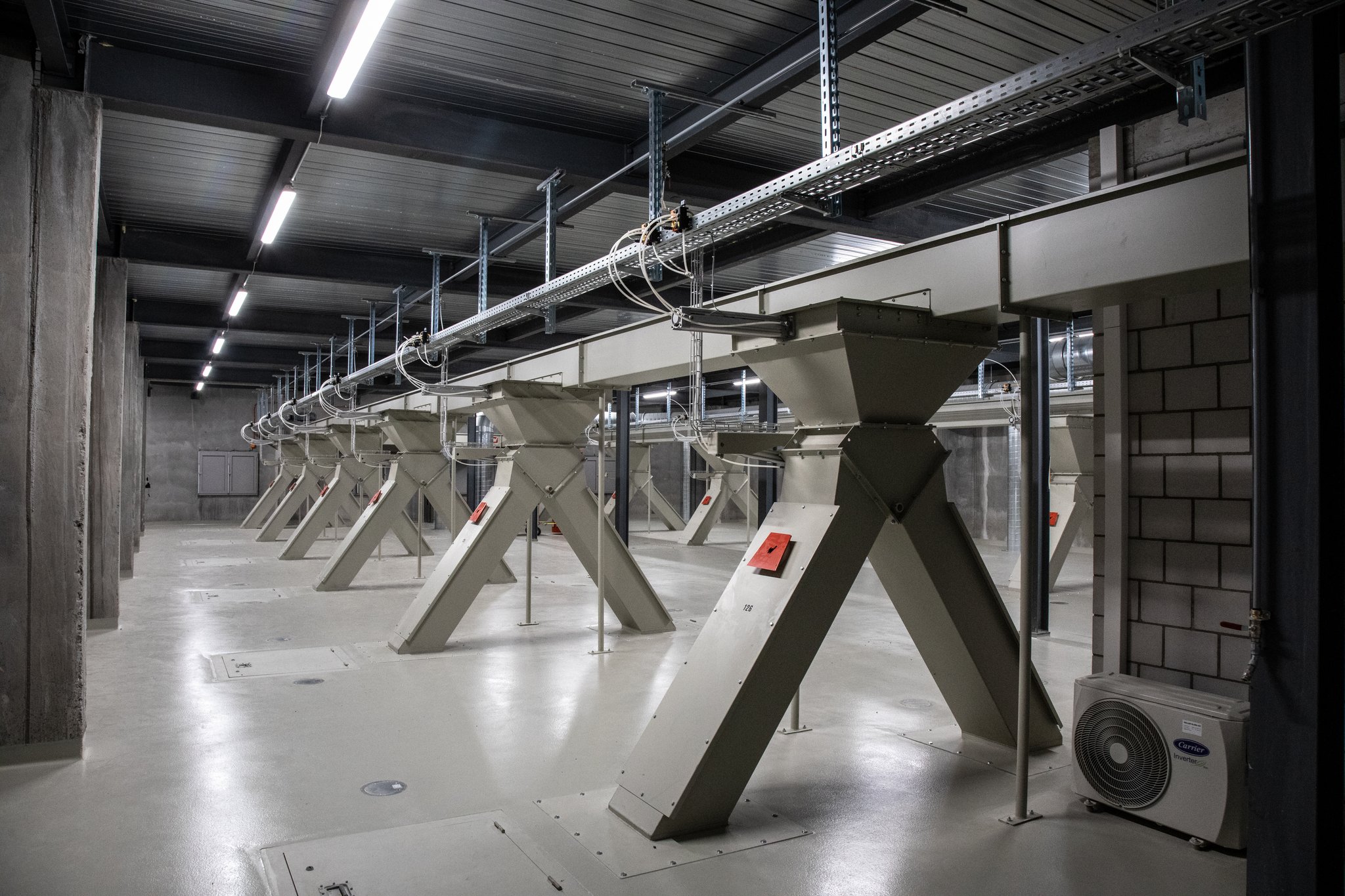 Der Verteilboden befindet sich zuoberst im Futtersilo. Hierhin wird das gelieferte Getreide transportiert und dann auf eine von 30 Lagerzellen verteilt.