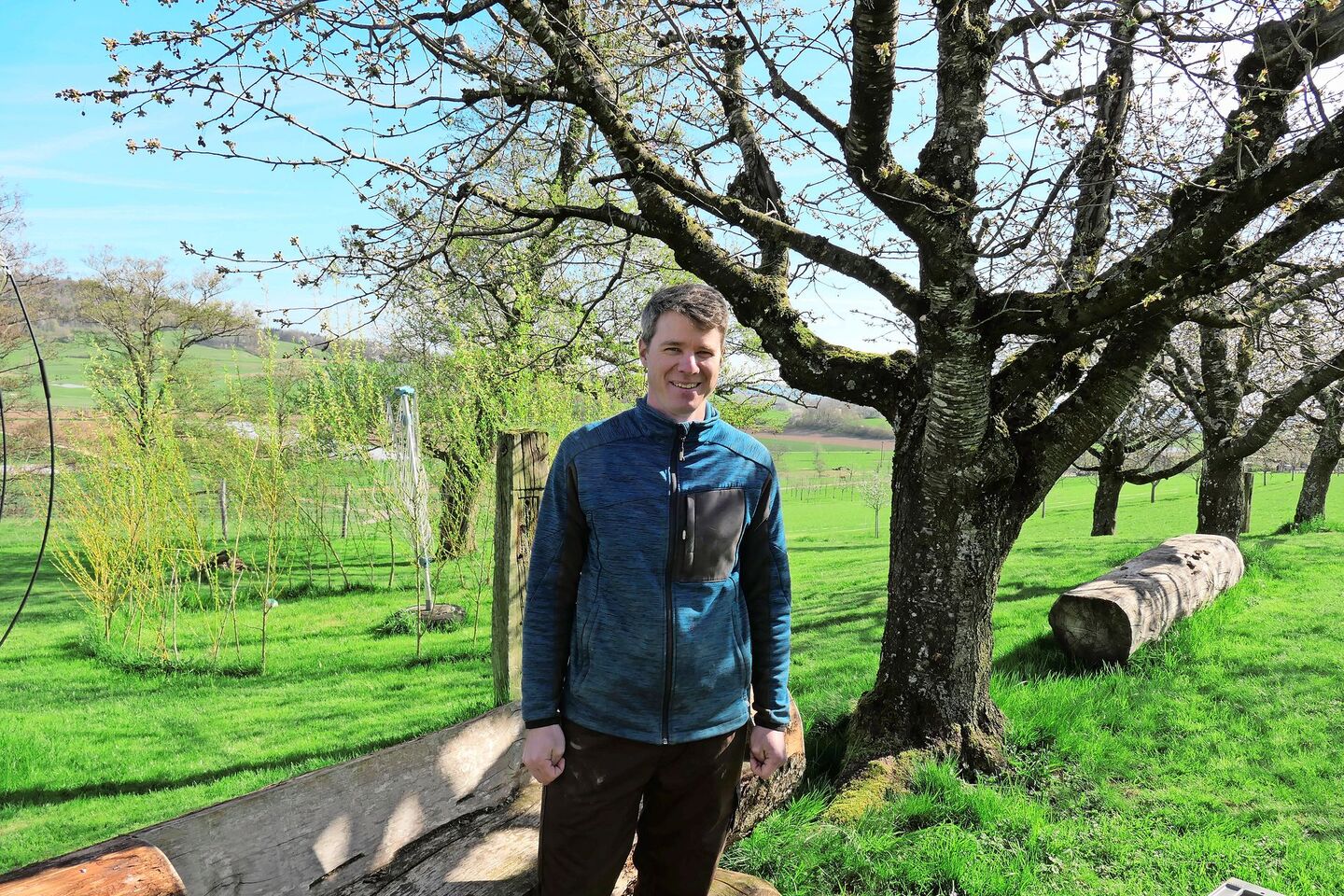 Mischa Müller hat für die Bauernhofspielgruppe, die sich einmal wöchentlich auf dem Weidhof trifft, einen lauschigen Platz geschaffen.