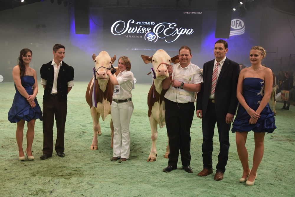 Die Grand-Champion Urbaniste Galette (links), André und Sophie Croisier, Gimel und die Reserve-Champion Urbaniste Cat Haida, Fonadion Sonnenhof, Bischwiller (Frankreich). (Bilder Peter Fankhauser)