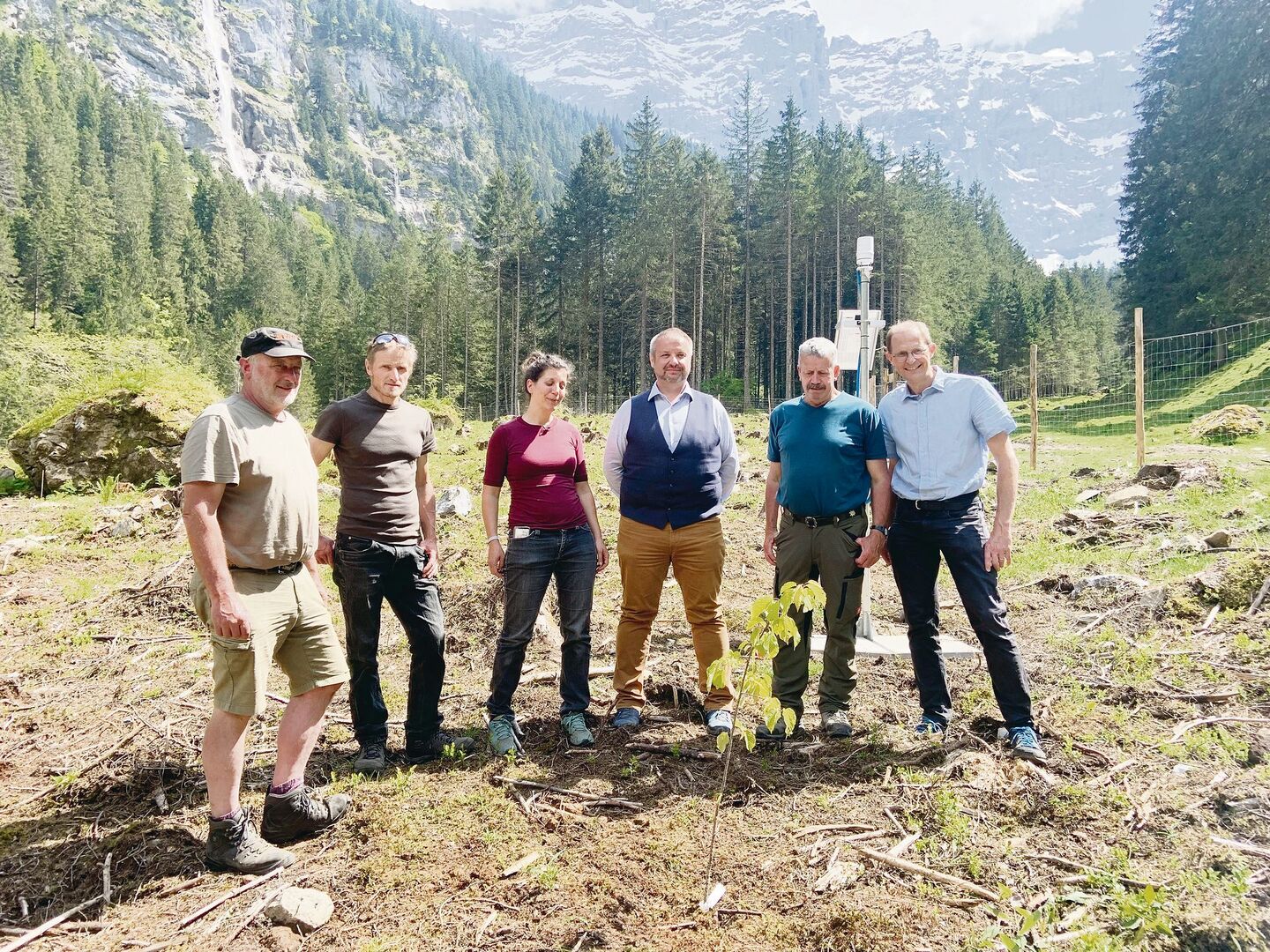 Revierförster Beat Herger, Bürgerrat Armin Briker, Projektleiterin Kathrin Streit, Sicherheitsdirektor Dimitri Moretti, Bürgerpräsident Peter Kempf, Kantonsforstmeister Roland Wüthrich (v. l.).