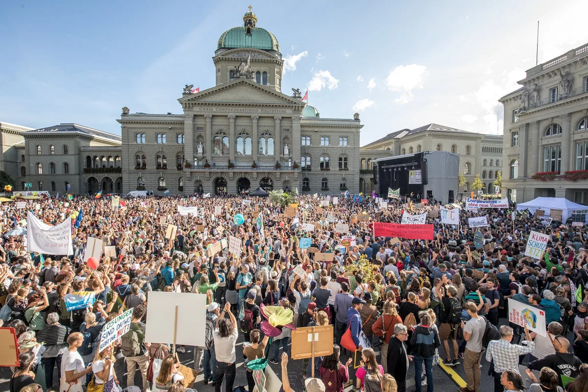 9b882cdb6b2137bacfff92f710d7c43993873f40 Die Demo vor dem Bundeshaus. (Bild Delia Frauenfelder)