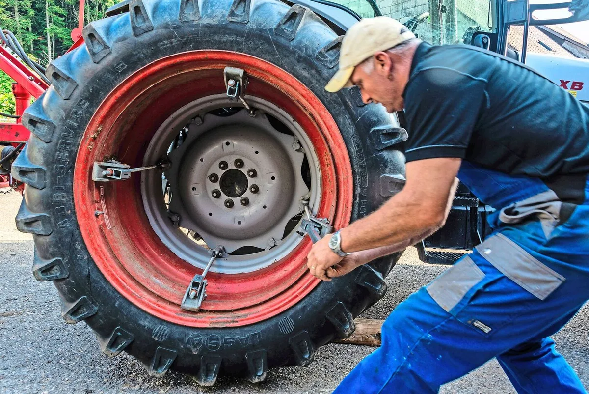 Idealerweise wird die Unfallversicherung vorgängig informiert, wenn ein landwirtschaftlicher Angestellter auf einem anderen Betrieb aushilft.