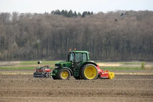 Investitionen wollen wohl geplant sein, egal, ob es sich um die Anschaffung einer Maschine oder einen Neubau handelt. Der Kostenkatalog von Agroscope bietet dazu eine Grundlage.