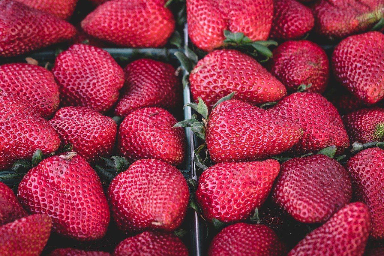Es ist eine Balanceakt. Mehr Verpackungen können die Haltbarkeit verlängern und zu weniger Lebensmittelverschwendung führen. Gut wären alternative Verpackungsmaterialien. (Bild Pixabay)