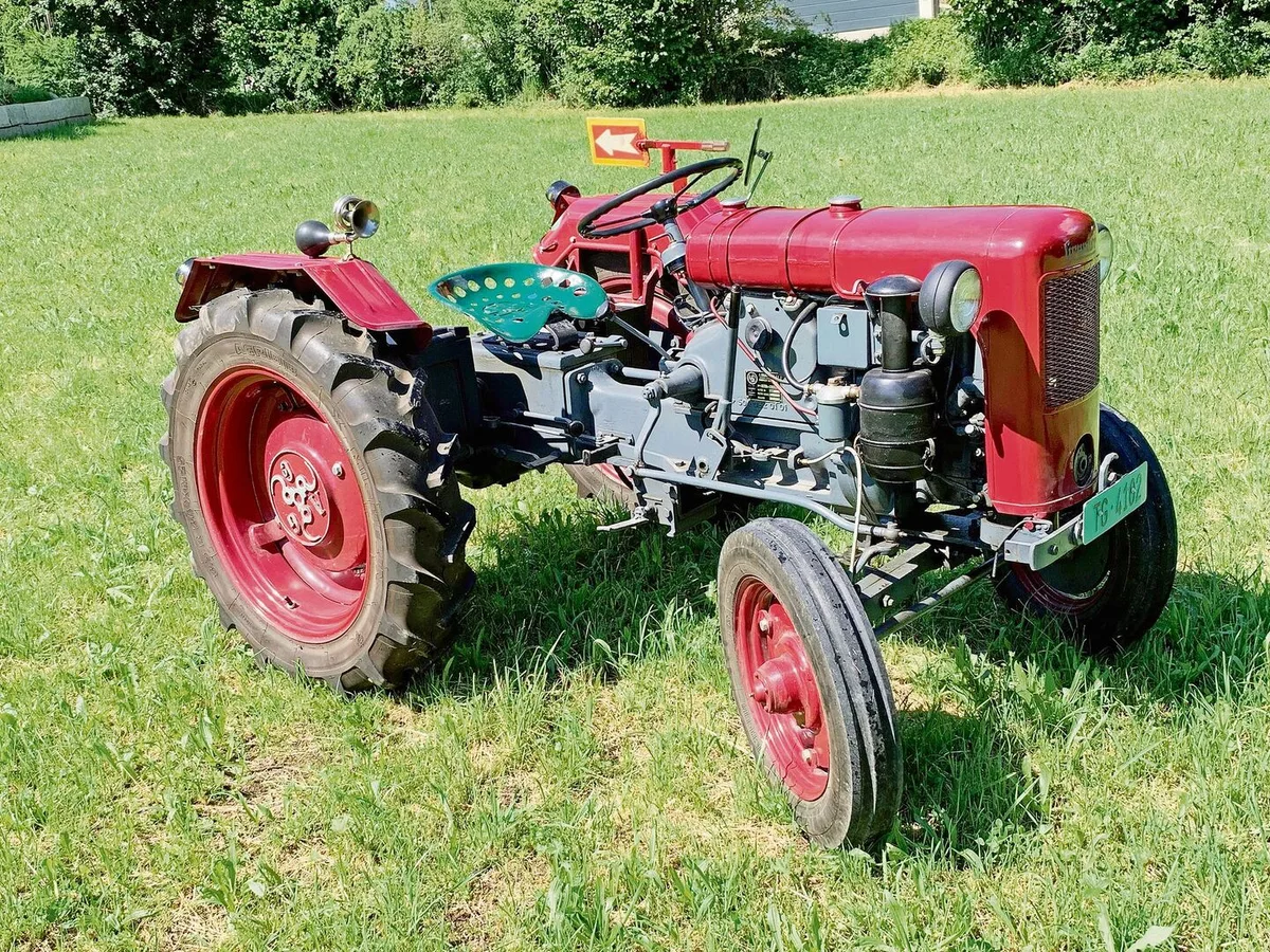 Der kleinste Traktor wird zuerst bestaunt