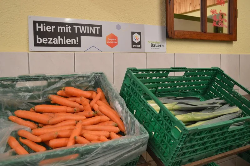 324c189e02c9db230c49ab16c2ed3461a8314c44 Mehr Zugriffe auf die Online-Hofsuche und mehr Betriebe mit Twint-Angebot: Das Coronavirus fördert die Direktvermarktung trotz Hindernissen. (Bild BauZ)