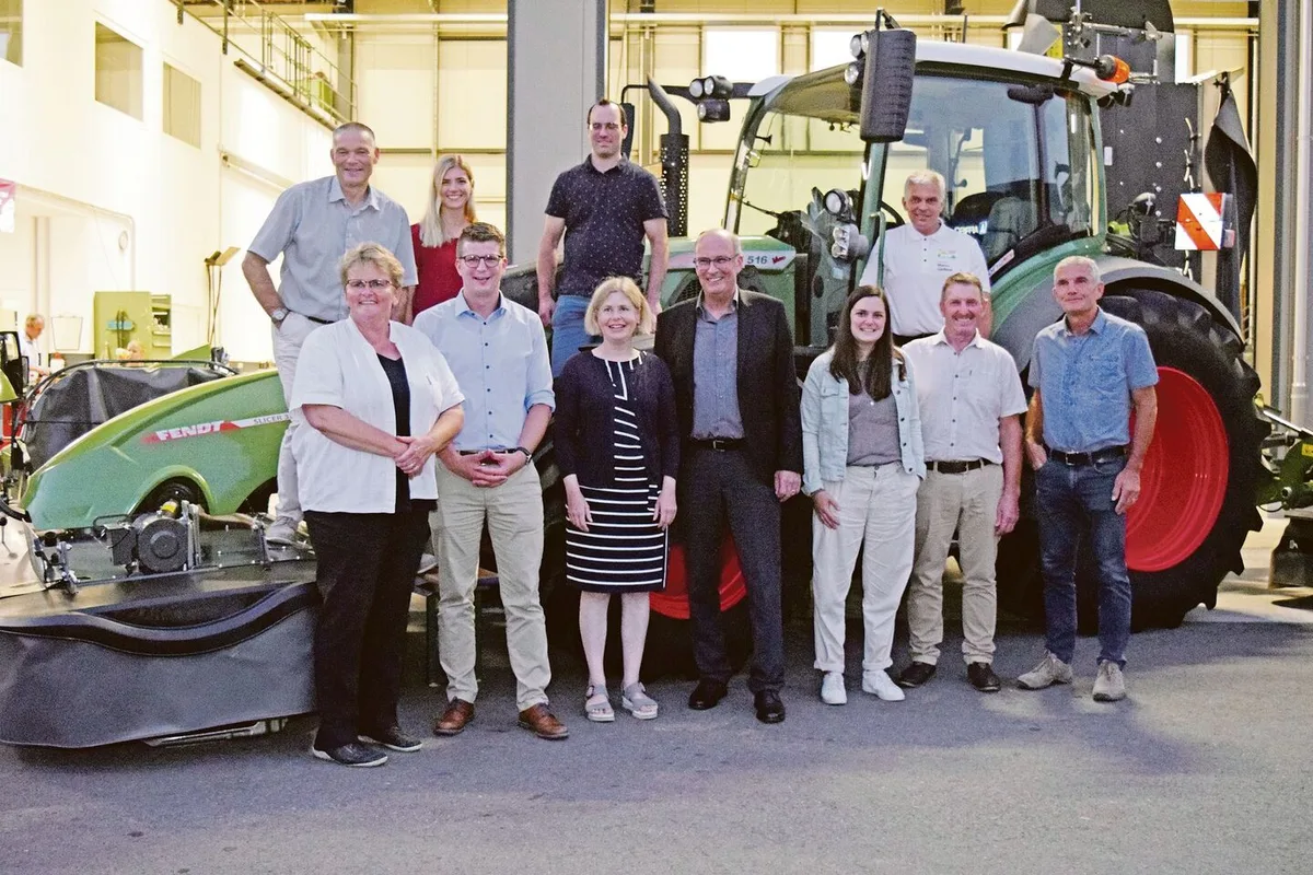 86cc482fd30e48391c08bfadabfcba840ea5f60e1723dce70872d11b55ae7ea2 Sie stellten sich in Oberbüren vor: Christof Züger, Vivienne Oggier, Philipp Schönenberger, Marco Gadient (hinten v. l. n. r.), Ursula Egli, Mike Egger, Esther Friedli, Markus Ritter, Franziska Steiner, Sepp Sennhauser und Andreas Widmer (vorne v. l. n. r.).