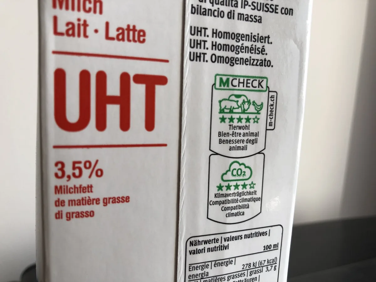 Milch_M_check Kommt jetzt eine staatliche CO2-Etikette für Milch, Fleisch und Co.?