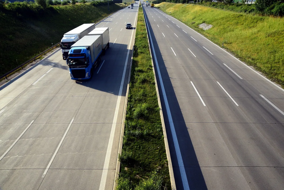 automobile-g837b19935_1920 Deutlich mehr landwirtschaftliche Importe als Exporte